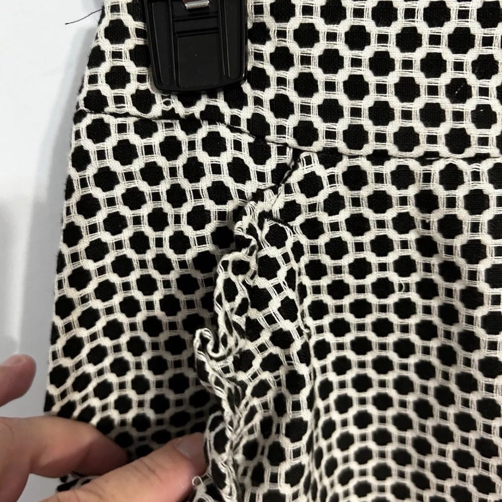 Women’s Loft size 0 business/ dress  skirt. Black and‎ white pencil skirt. - Picture 3 of 10